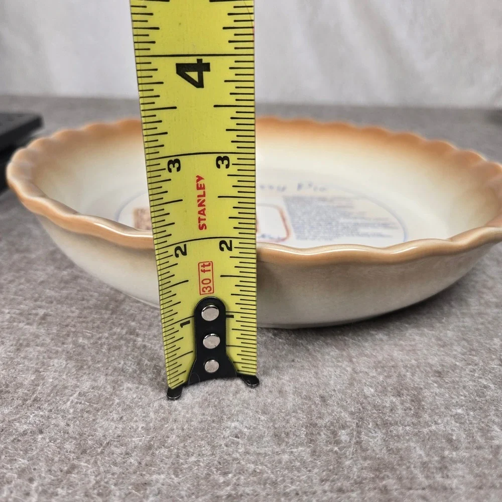 Nantucket Ceramic Blueberry Pie Recipe Dish Scalloped Edge 10 Inch Tan Cream
